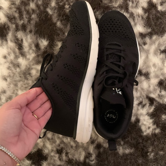 Apl - Picture 2 of 4